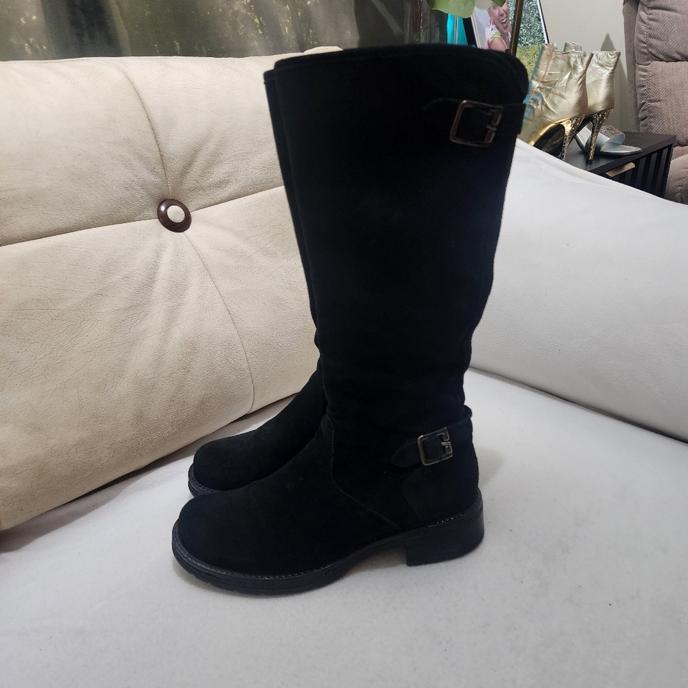 La Canadienne Goldey  suede boots.Made from premium Italian waterproof Leather. - Picture 6 of 9